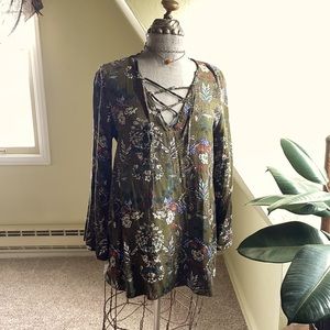 The Hanger Floral Blouse